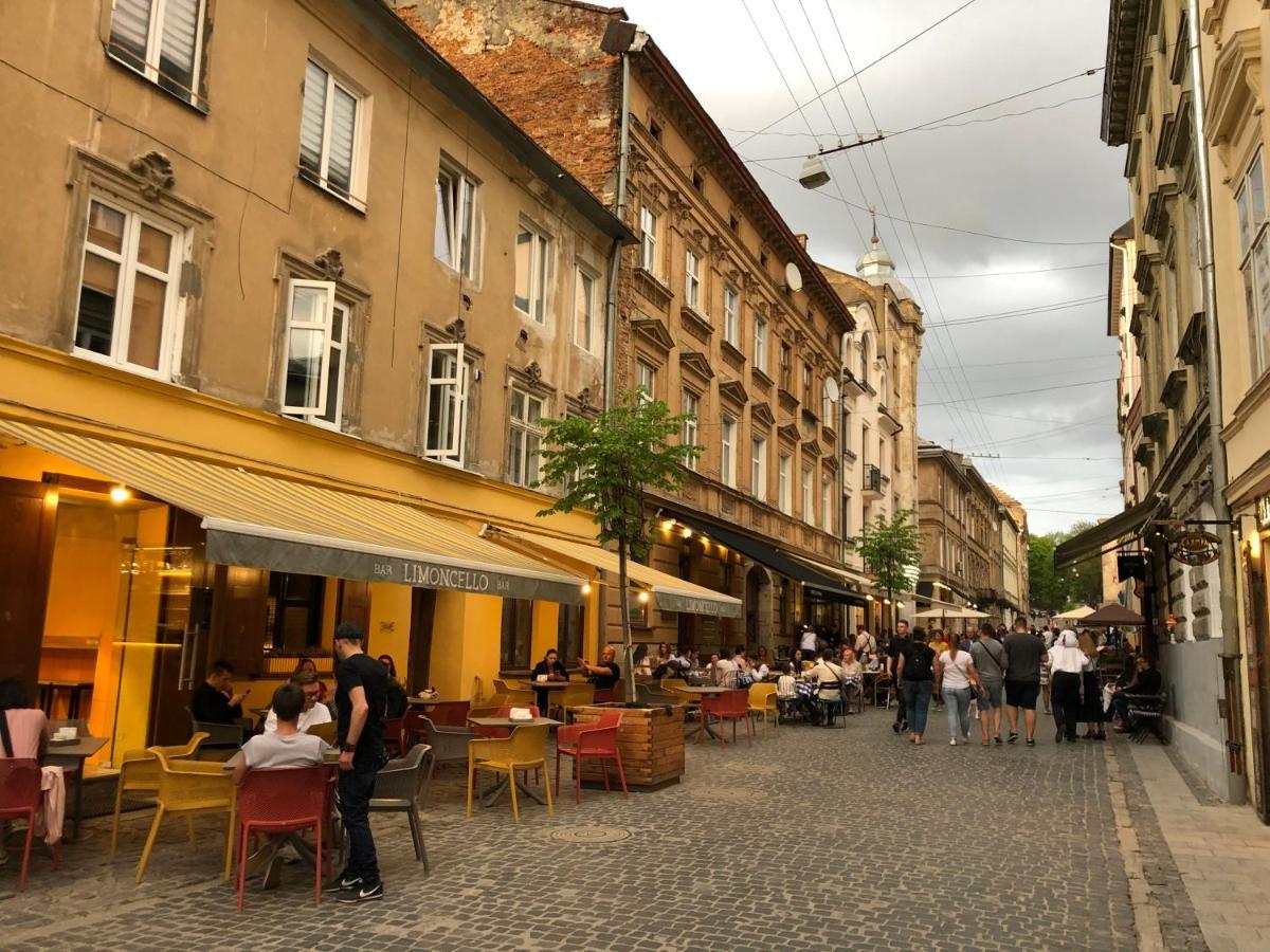 Romantic Apartments- In Historical Center Lviv Exteriör bild