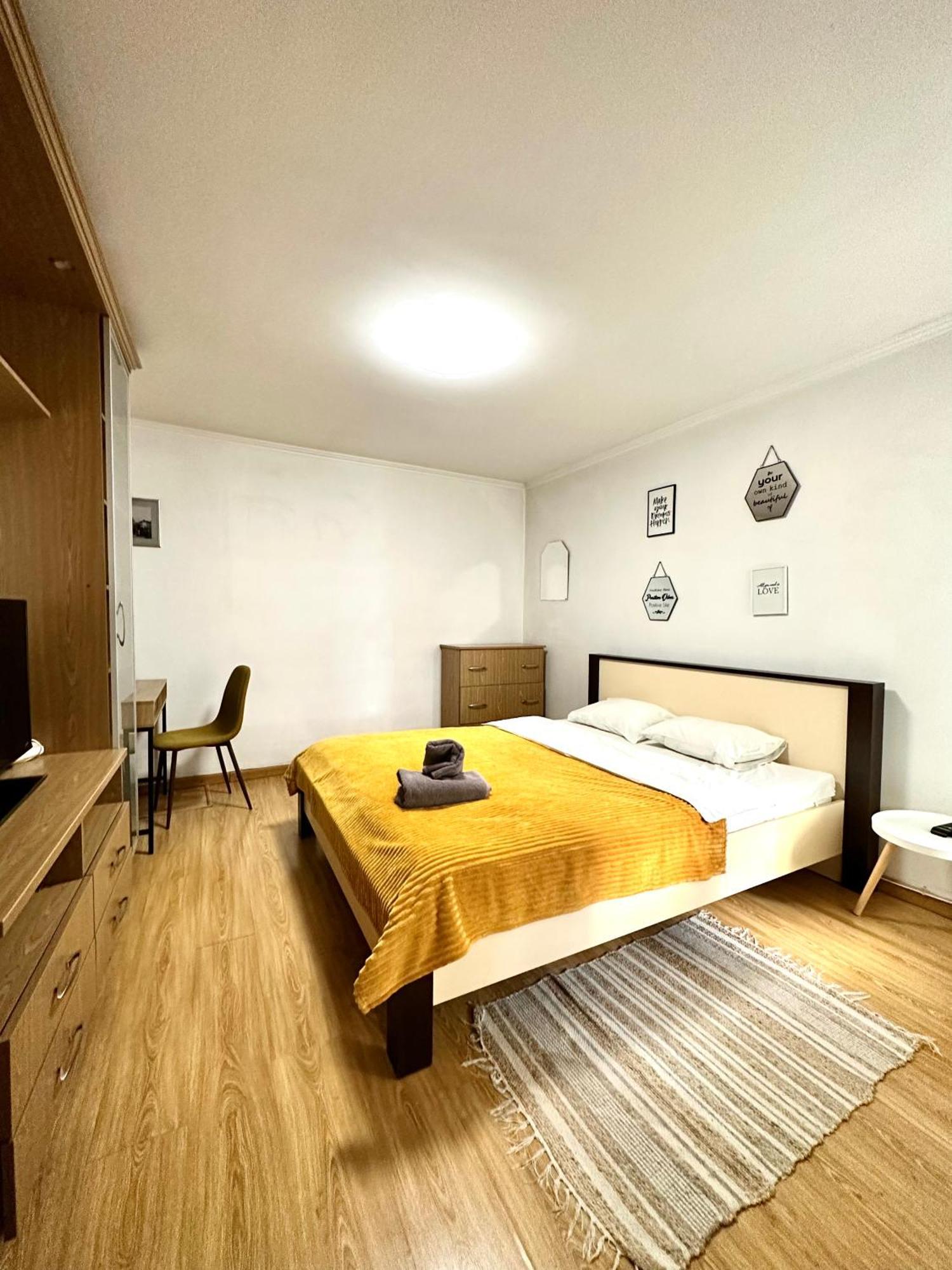 Romantic Apartments- In Historical Center Lviv Exteriör bild